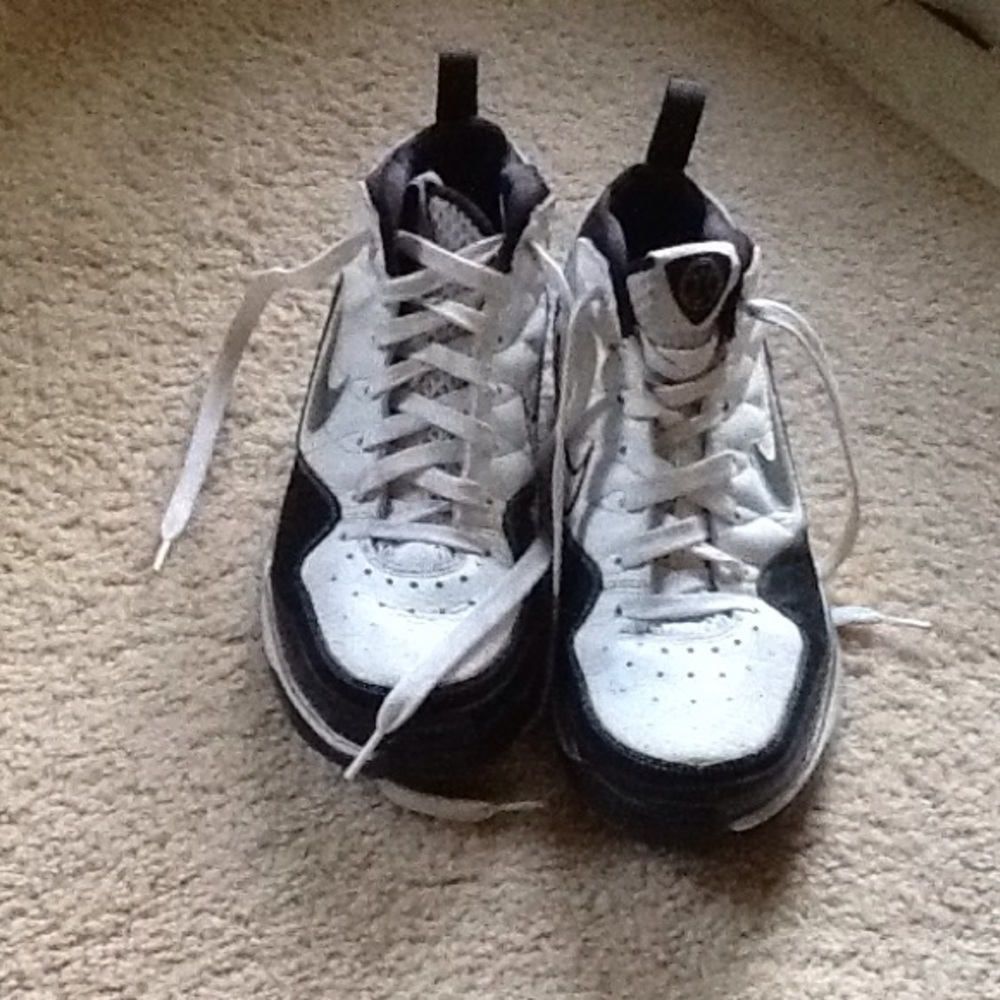 Nike athletic shoes Clearance